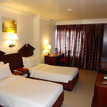 קוז'יקודה Westway Hotel מראה חיצוני תמונה