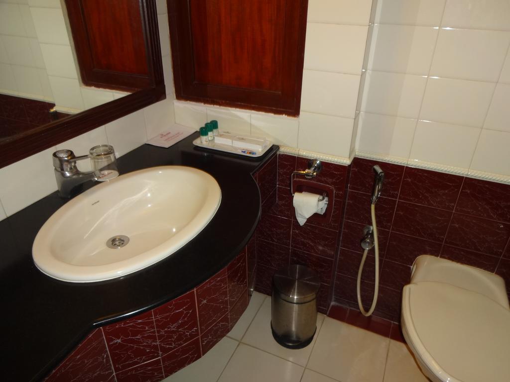 קוז'יקודה Westway Hotel מראה חיצוני תמונה