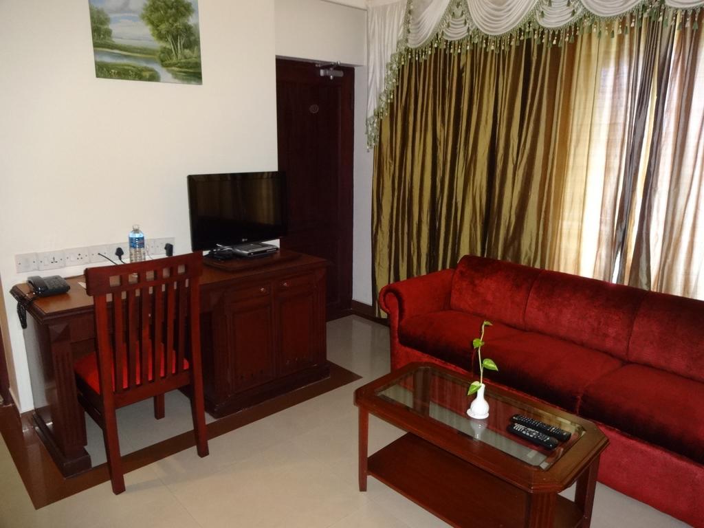 קוז'יקודה Westway Hotel מראה חיצוני תמונה