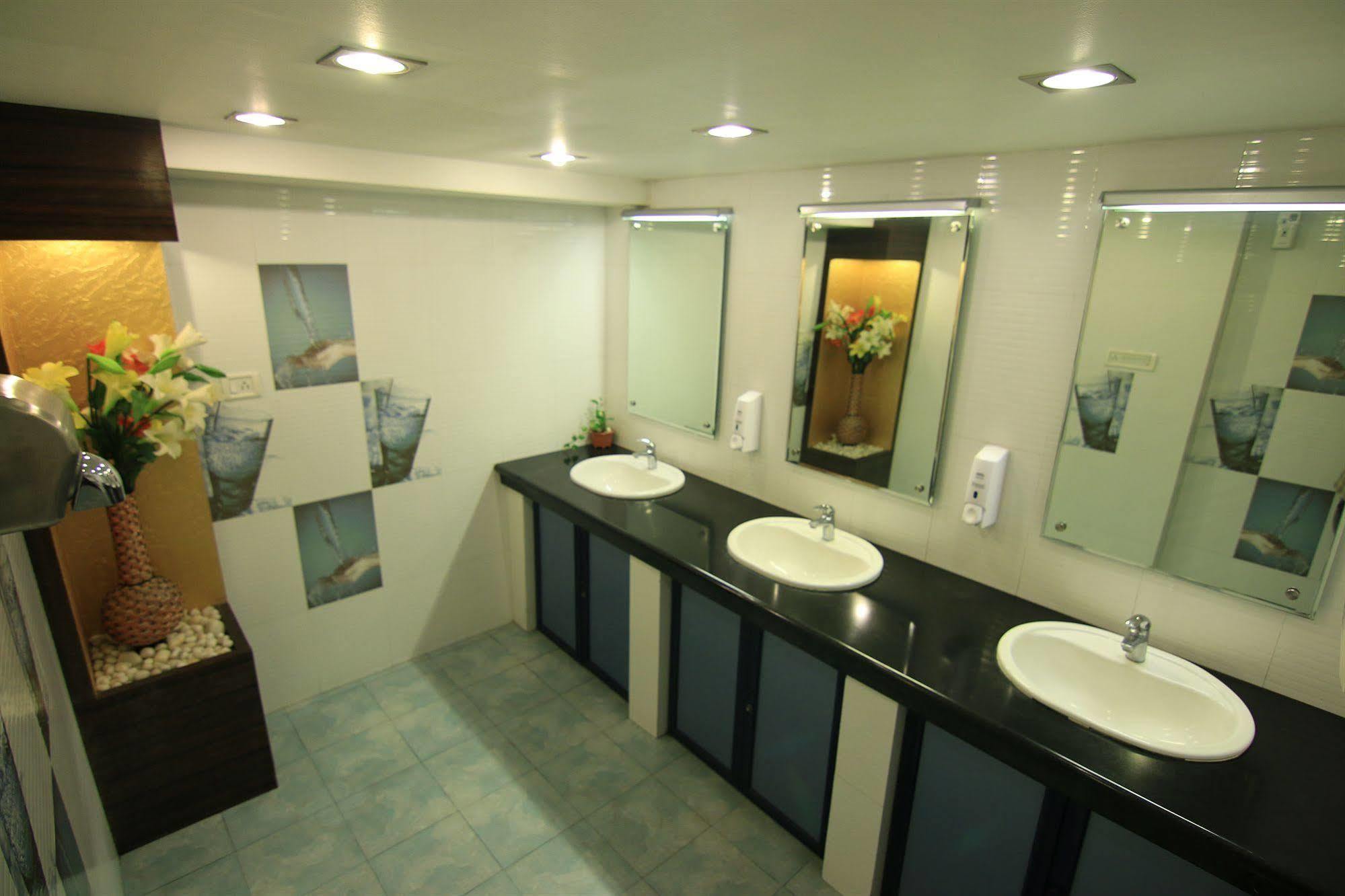 קוז'יקודה Westway Hotel מראה חיצוני תמונה