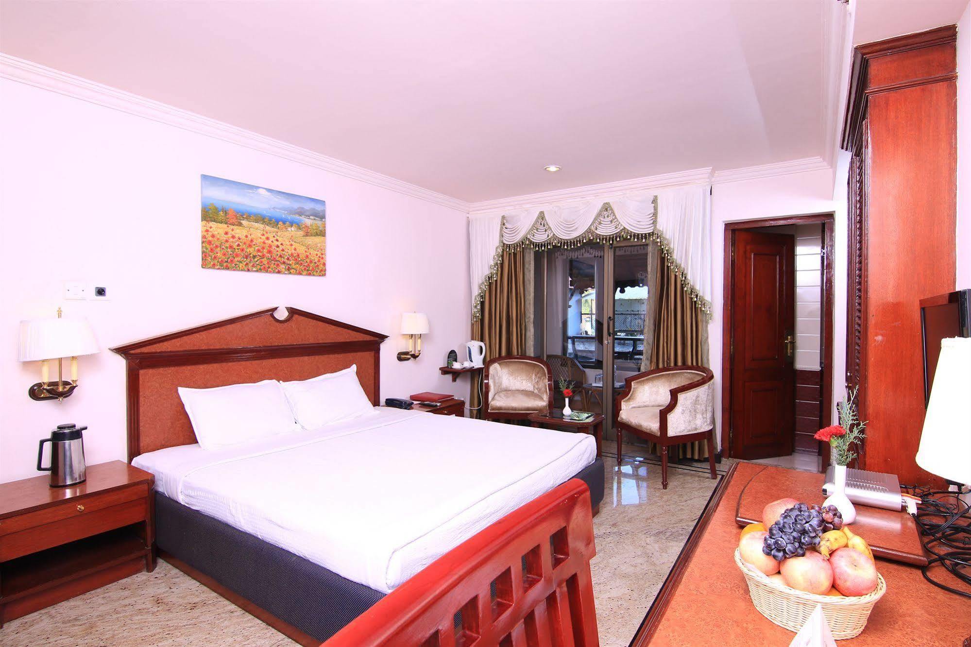 קוז'יקודה Westway Hotel מראה חיצוני תמונה