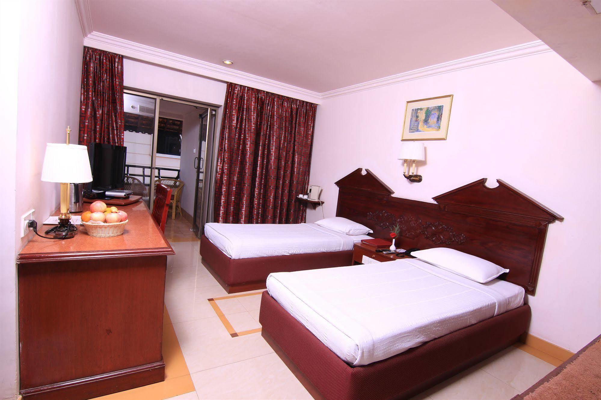 קוז'יקודה Westway Hotel מראה חיצוני תמונה