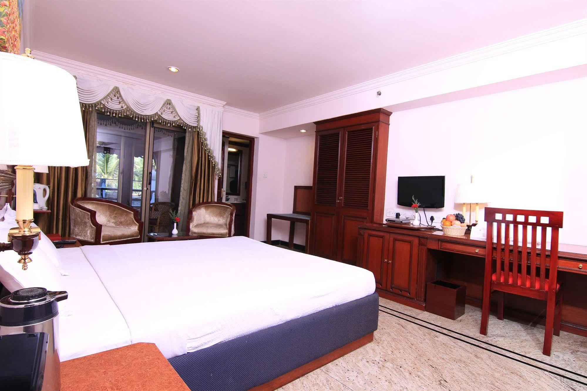 קוז'יקודה Westway Hotel מראה חיצוני תמונה