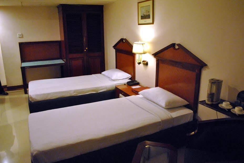 קוז'יקודה Westway Hotel מראה חיצוני תמונה
