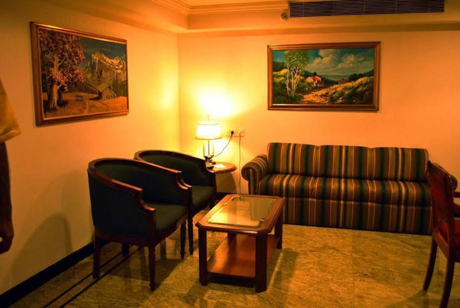 קוז'יקודה Westway Hotel מראה חיצוני תמונה